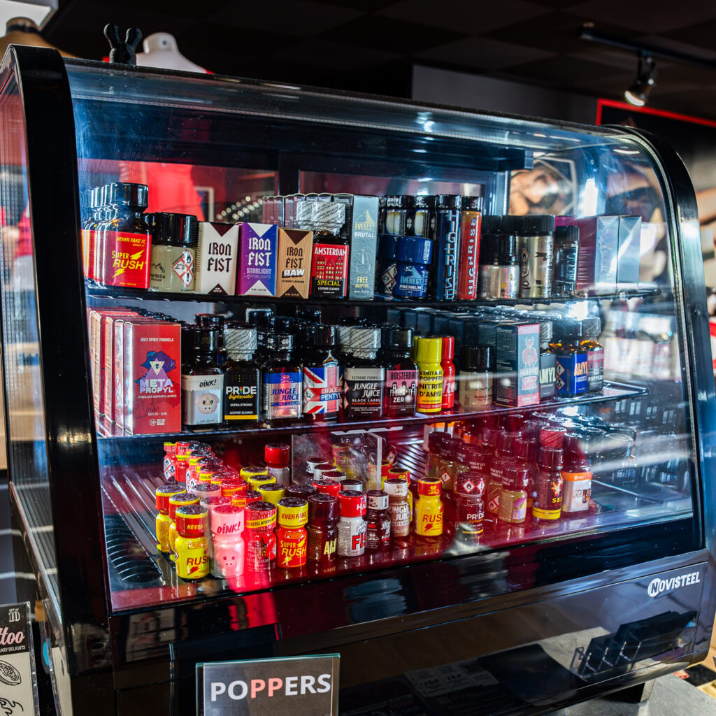 vitrine réfrigérée pour poppers de so sexy au salon de l'Erotisme Xcabaret à Perpignan